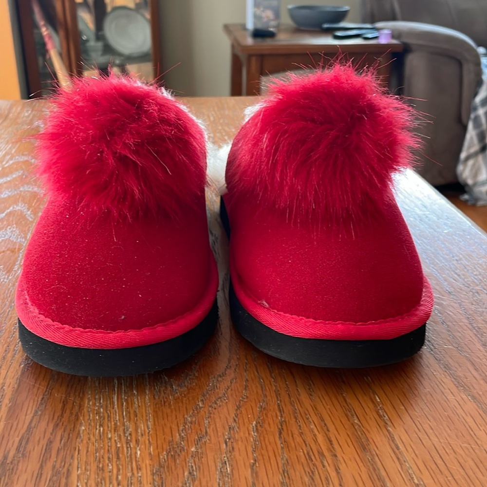 Bear paw Red Fuzzy Slippers!  Brand New!